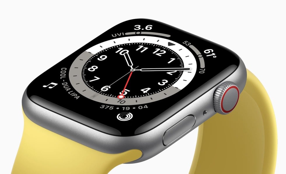 Apple_watch-SE-Aluminum-silver-case-yellow-band_09152020