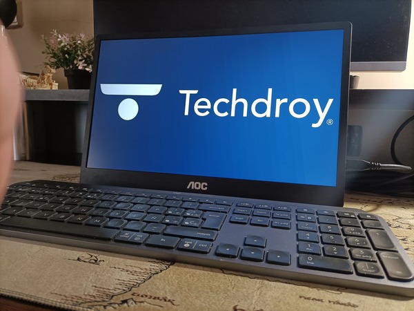aoc-16t2-monitor-portatil-perspectiva-recurso-logo-techdroy