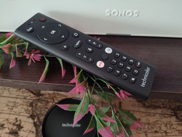 agile-tv-masmovil-tv-box-canales-privados-control-remoto-mando-a-distancia-barra-de-sonido-sonos-ray